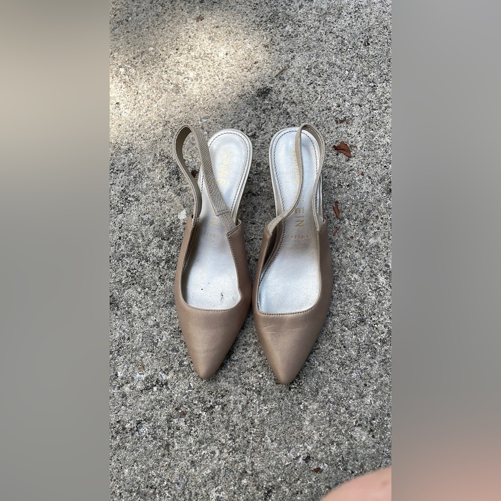 Anne Klein low heels size 8.5